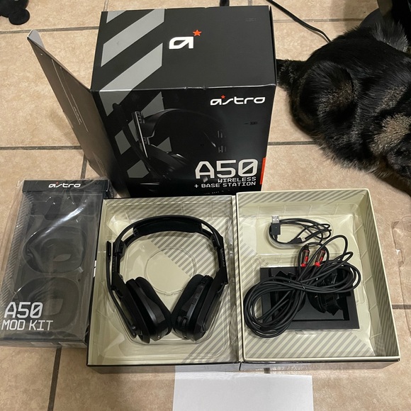 ASTRO Gaming A50 Wireless Headset + Base Station Gen 4 - Compatible With PS5 - Picture 1 of 4
